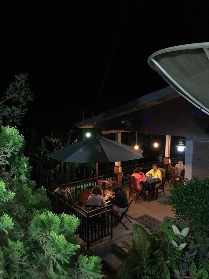 Bintang By Tobias Lodge Cafe & Restaurant Kelimutu Exterior photo